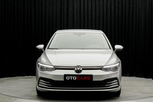 VOLKSWAGEN-GOLF-2023