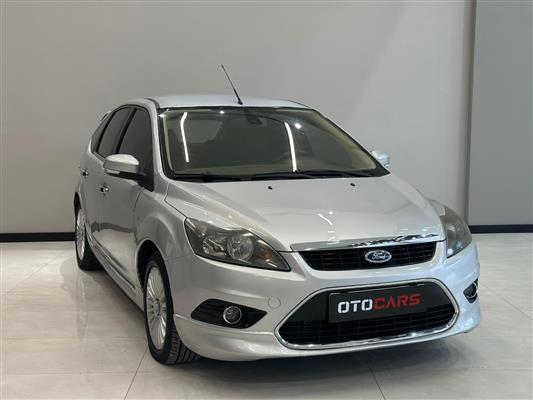 FORD-FOCUS-2010