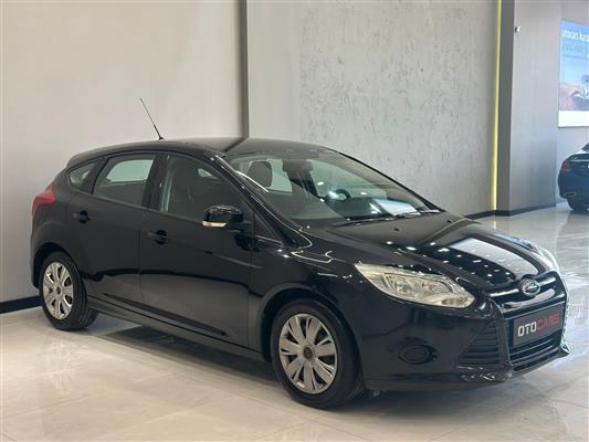 FORD-FOCUS-2012