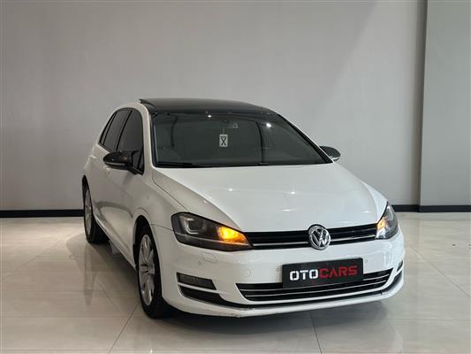 VOLKSWAGEN-GOLF-2015