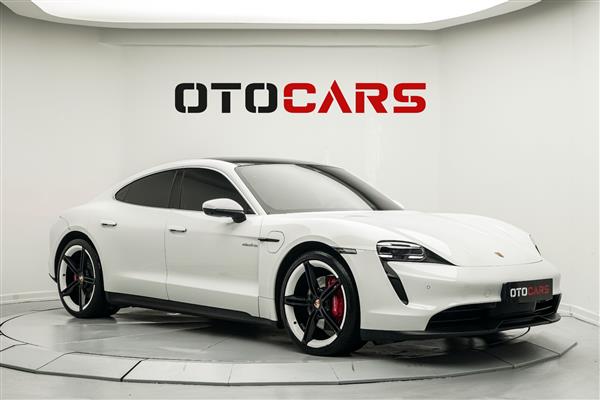 PORSCHE-Taycan-2023