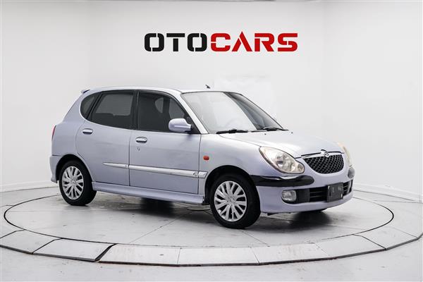 DAIHATSU-SIRION-2005
