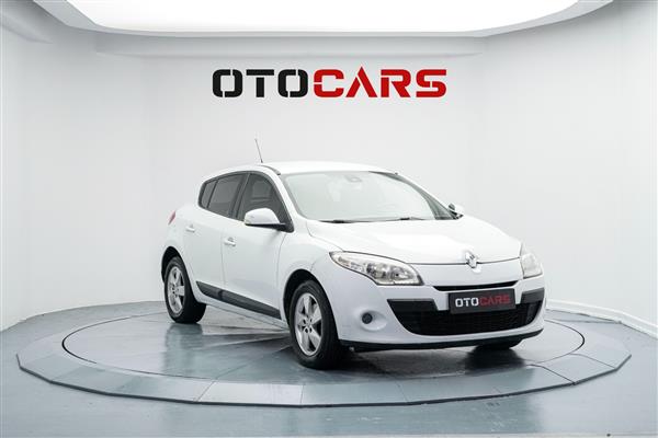 RENAULT-MEGANE-2011