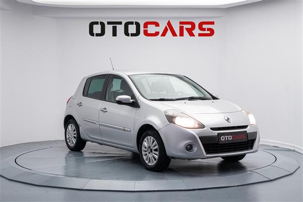 RENAULT-CLIO-2011
