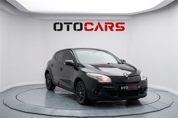 RENAULT-MEGANE-2011