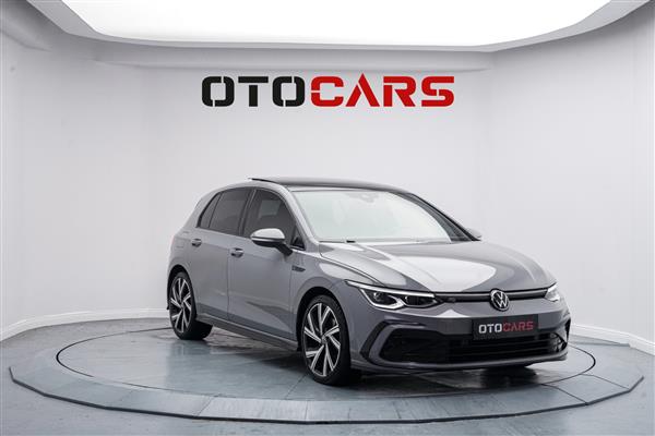 VOLKSWAGEN-GOLF-2021